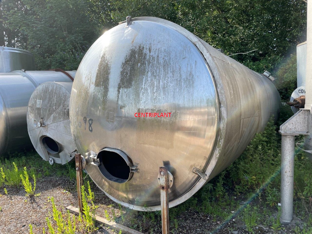 10698 - 21,000 LITRE VERTICAL STAINLESS STEEL TANK INSULATED AND CLAD