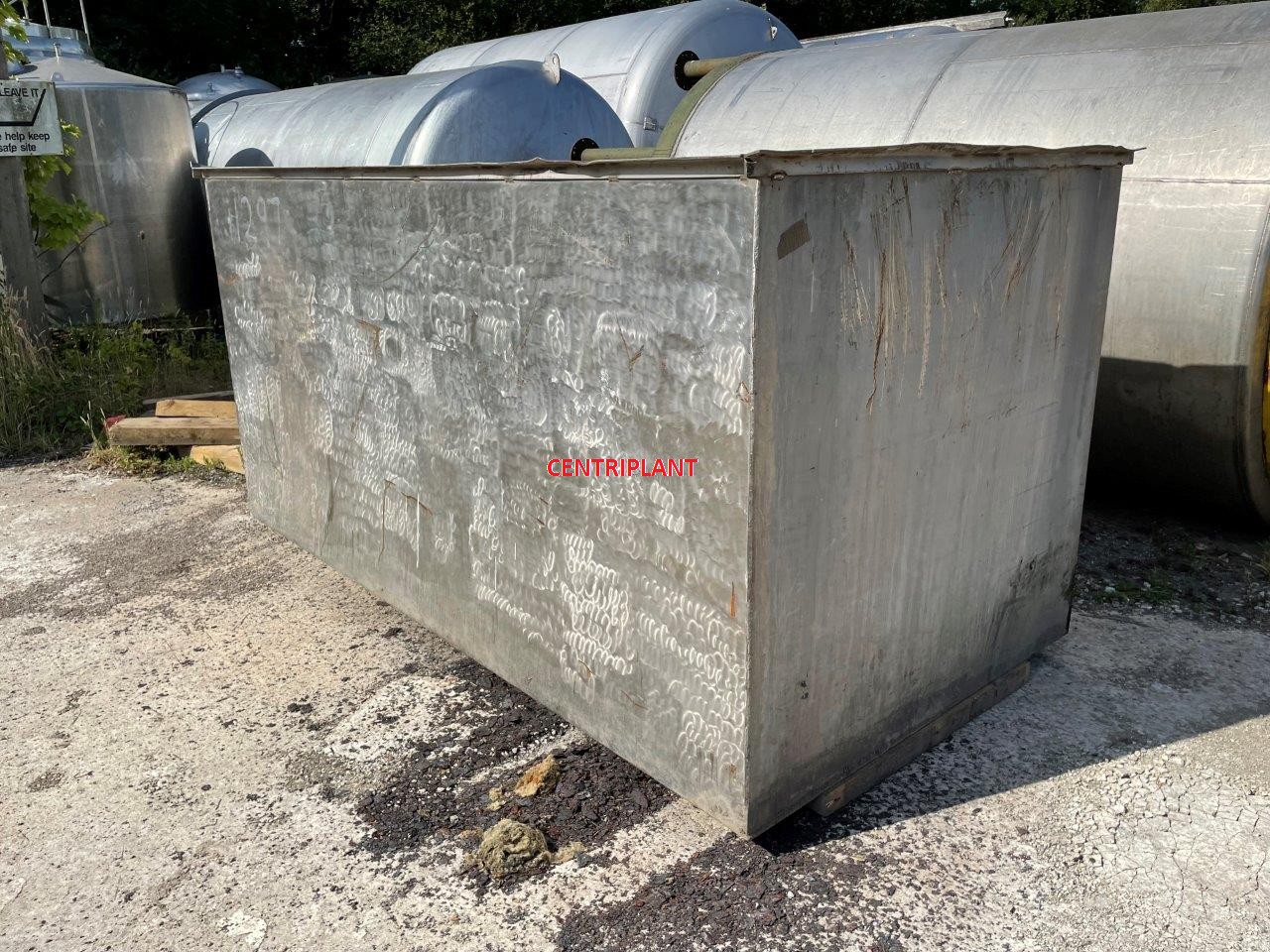 11297 - 7,000 LITRE SQUARE STAINLESS STEEL TANK