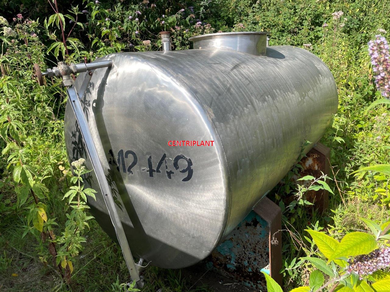 11511 - 1,500 LITRE HORIZONTAL STAINLESS STEEL TANKS