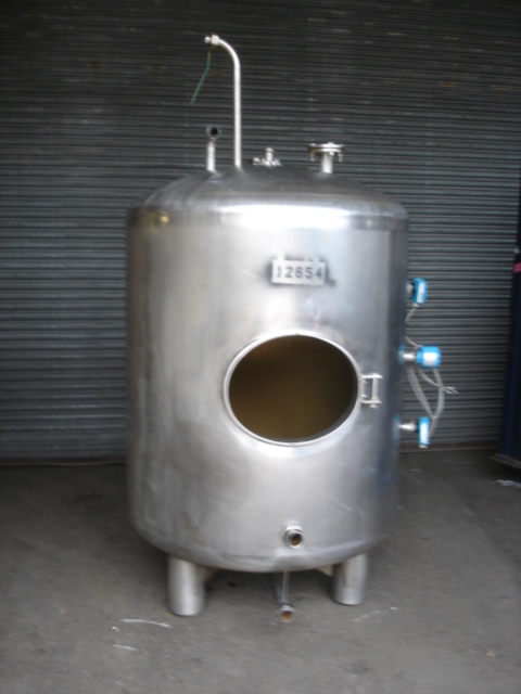 12654 - 1,500 LITRE VERTICAL STAINLESS STEEL TANK, DISHED ENDS