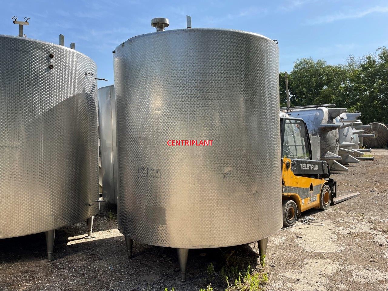 13120 - 10,000LTR STAINLESS STEEL JACKETED CREAM TANK WITH BOTTOM ENTRY AGITATOR