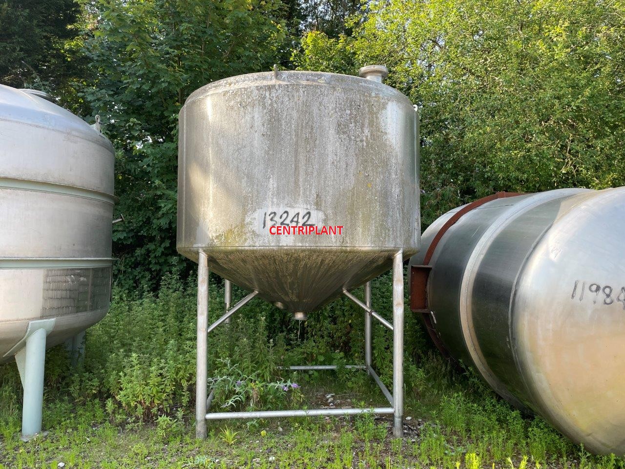 13242 - 10,000 LITRE STAINLESS STEEL TANK INSULATED AND CLAD WITH STAINLESS STEEL