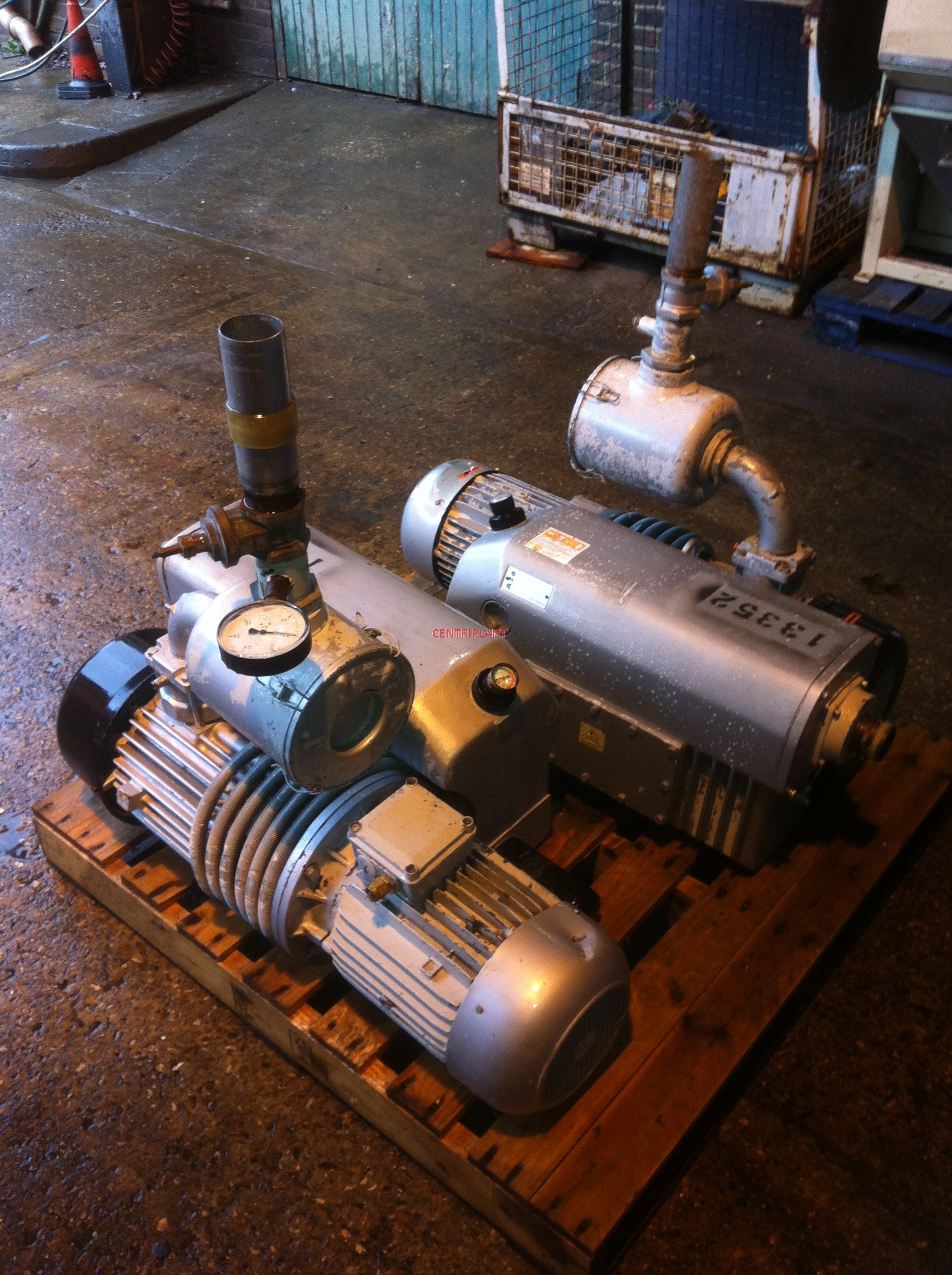 13352 - AZO GMBH VACUUM PUMPS. TYPE RC 0250 8 472 DEZZ, 7.5 KW DRIVE MOTOR