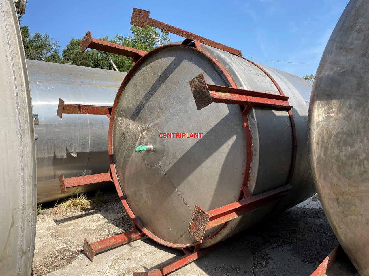 13420 25,000 LITRE VERTICAL STAINLESS STEEL 316 GRADE TANK SWP 15 PSI