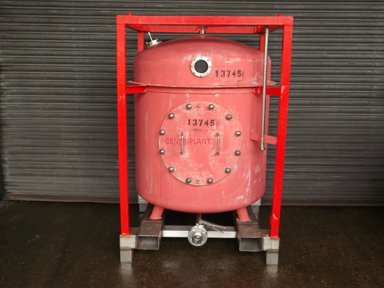 13745 810 LITRE ROUND STAINLESS STEEL TRANSIT TANK. Centriplant