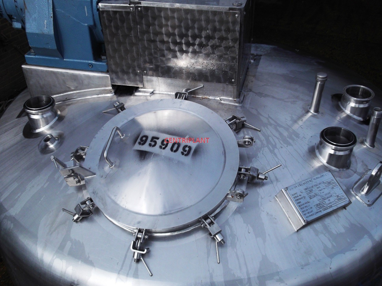 13776 - 3,700 LITRE MIXING TANKS, CONICAL BASE, DISH TOP