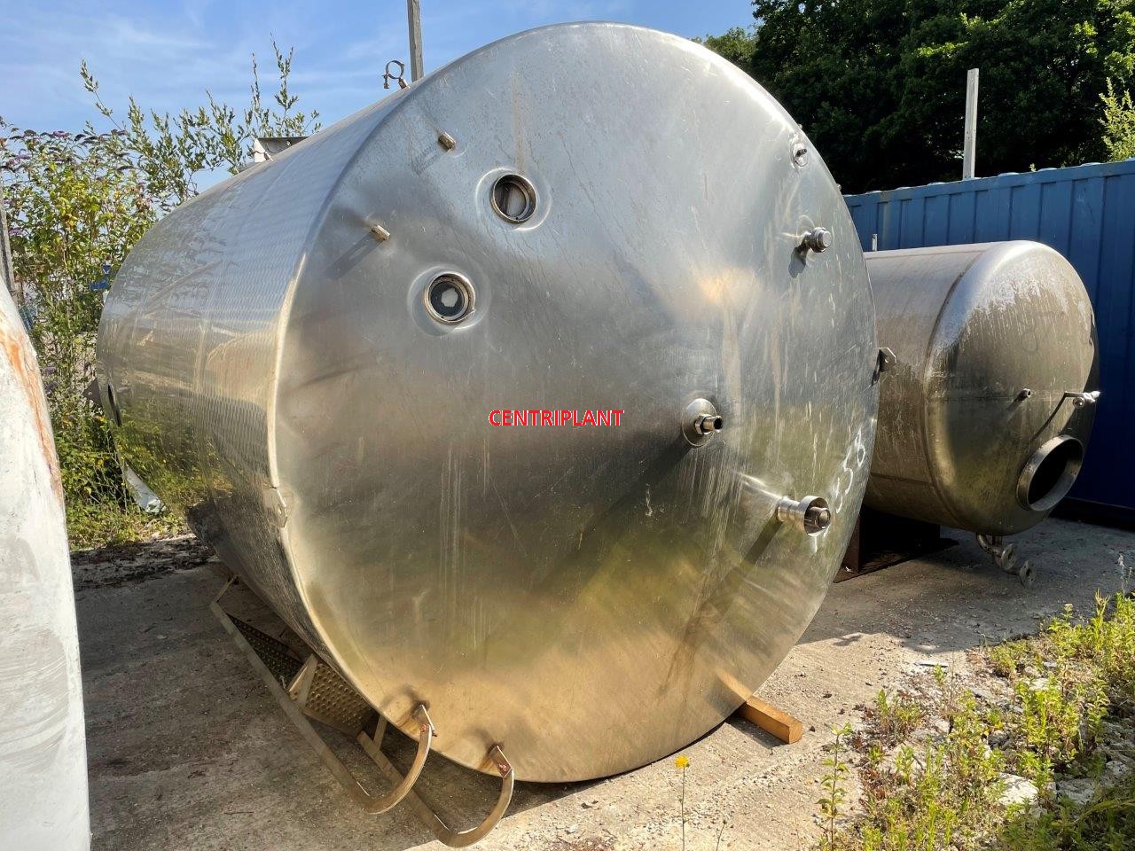 13858 - 18,000 LITRE INSULATED TANK WITH AGITATOR