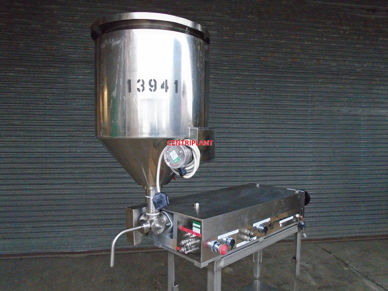 13941 - ADELPHI VOLUMETRIC FILLING MACHINE