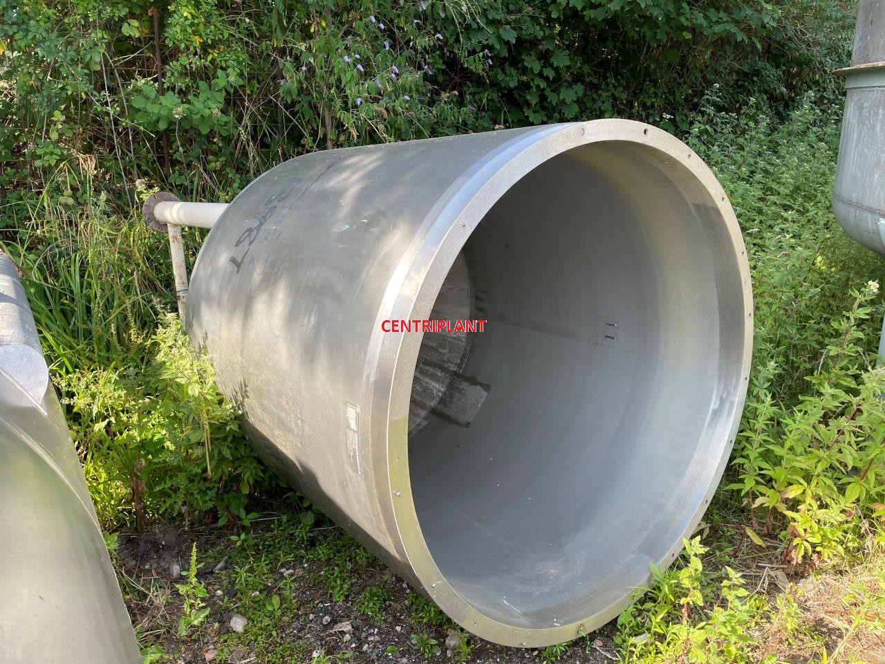 13987 - 2,500  LITRE STAINLESS STEEL INSULATED AND CLAD MIXING TANK, LIGHTNIN 1.5 KW MIXER