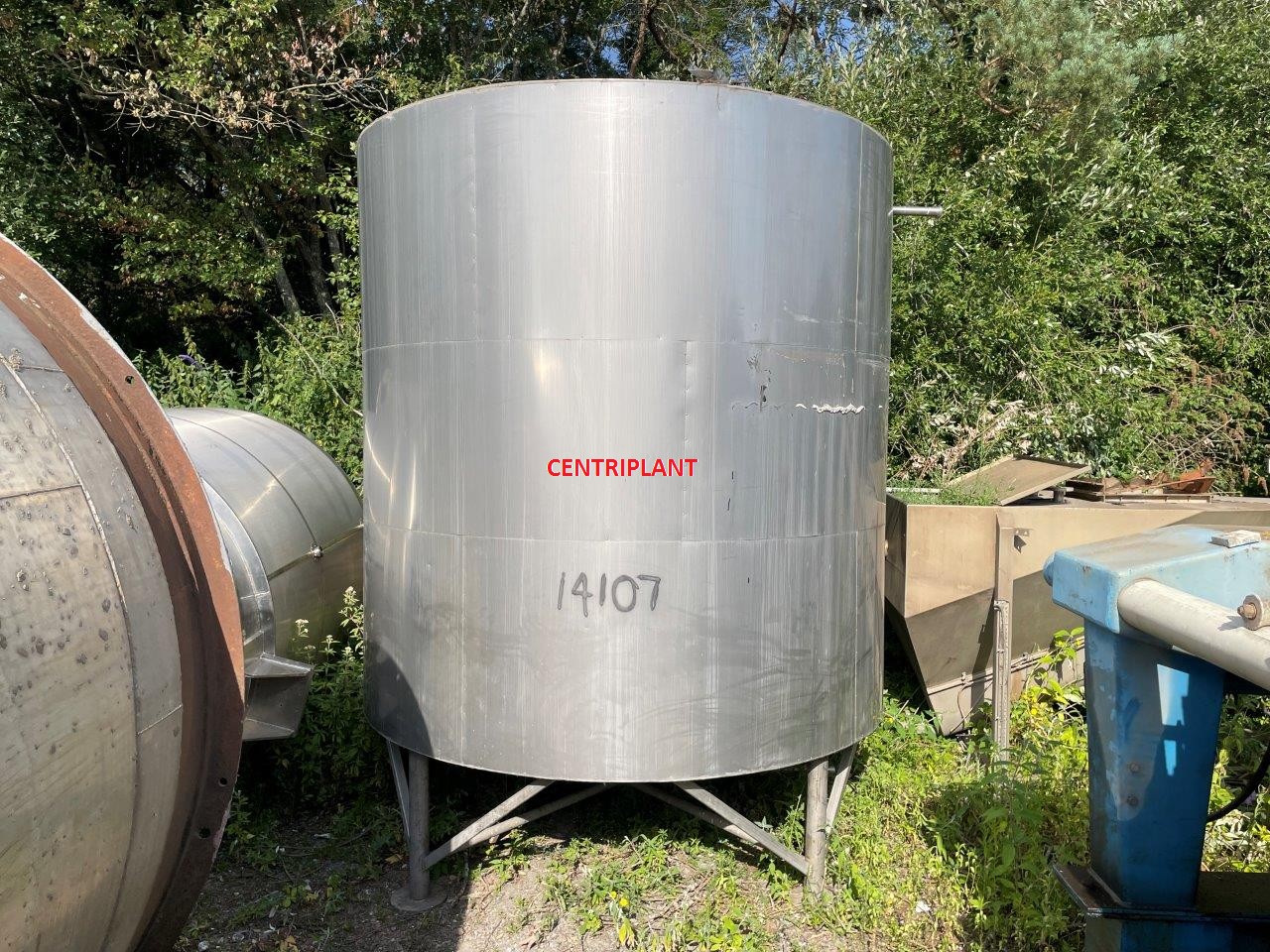14106 - 16,500 LITRE GRADE 316 VERTICAL STAINLESS STEEL INSULATED AND CLAD TANK