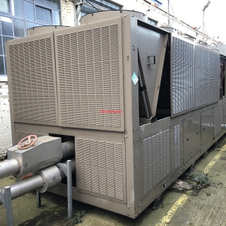 14281 - YORK YVAA 0565 PACKAGED CHILLER 549KW