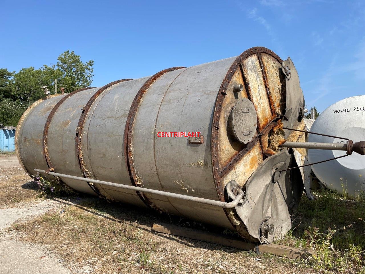 14298 - 30,000 LITRE VERTICAL ST/ST TANK