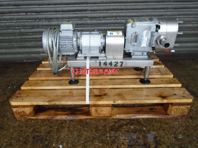 14427 - 1.5in  RJT WAUKESHA STAINLESS STEEEL LOBE PUMP WITH JACKETED HEAD