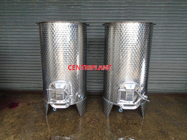 14477 - 700 LITRE STAINLESS STEEL OPEN TOP TANKS WITH SIDE MANWAYS
