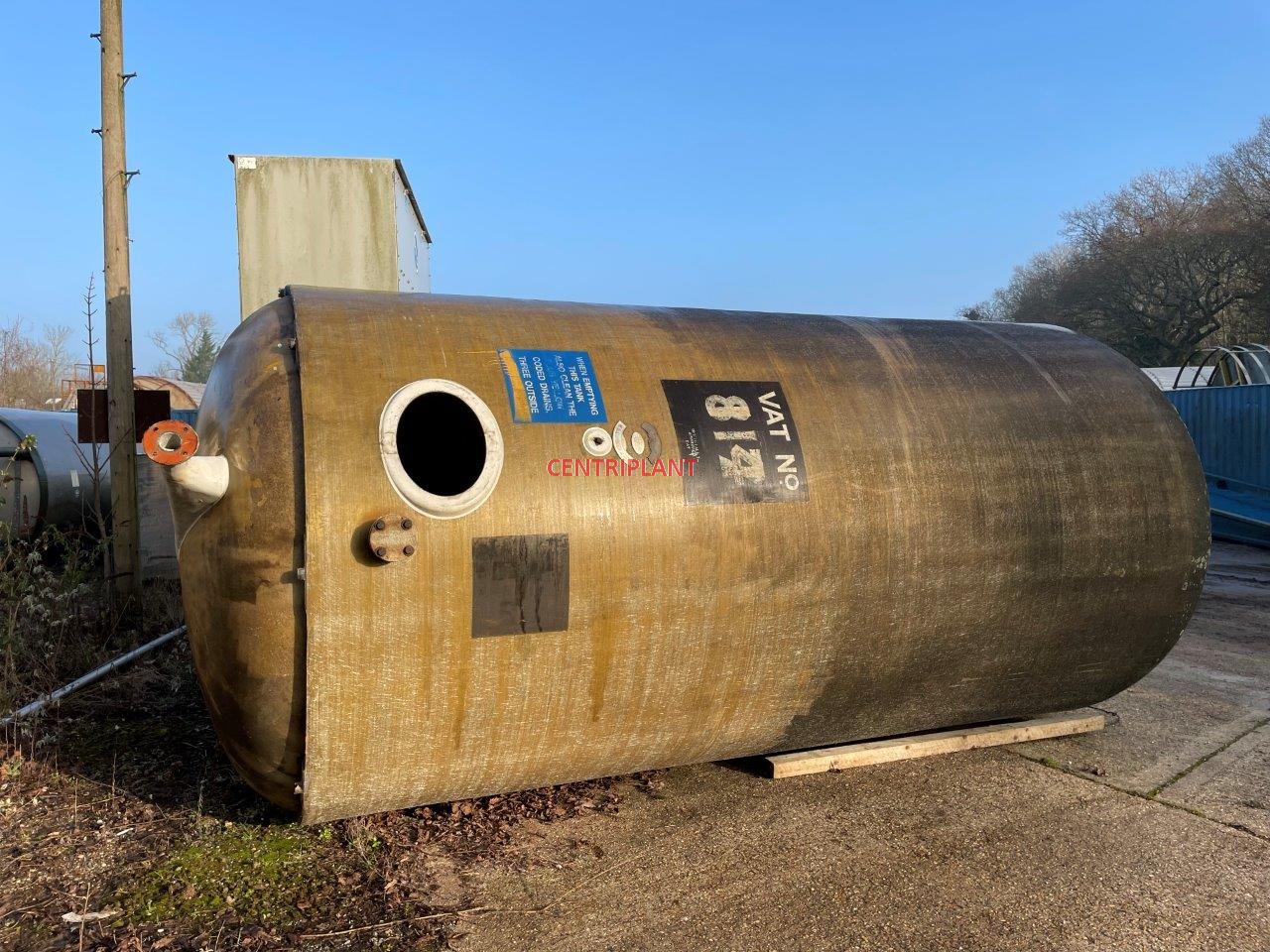 14620 - 22,000 LITRE VERTICAL FIBRE GLASS TANK