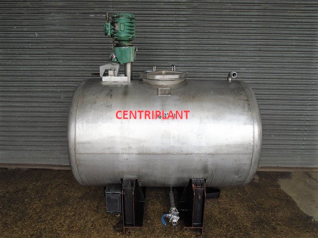14673 - 1,800 LITRE STAINLESS STEEL HORIZONTAL TANK WITH PROP MIXER