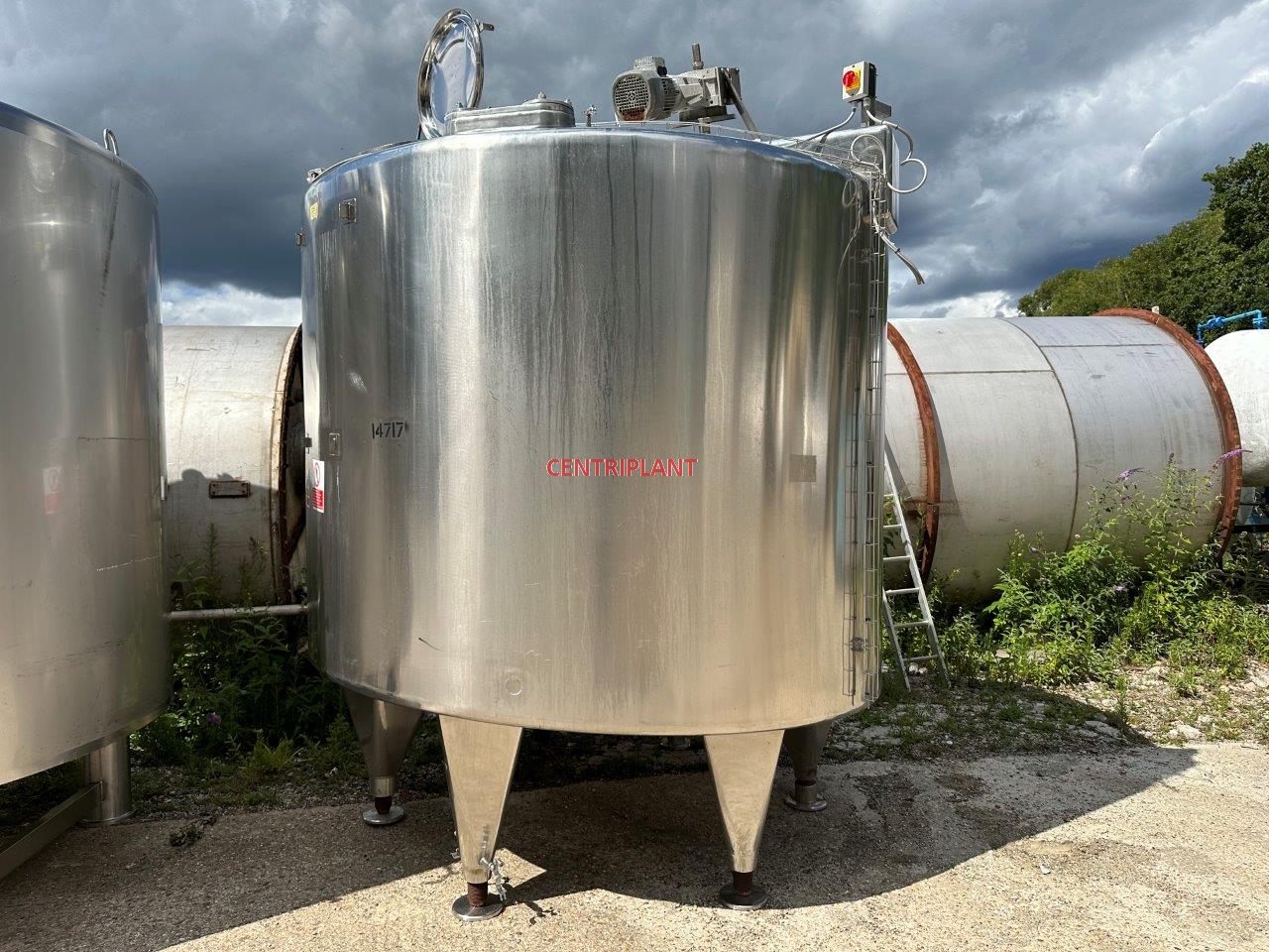 14717 - 10,000 LITRE STAINLESS STEEL 316 SINGLE SKIN MIXING TANK