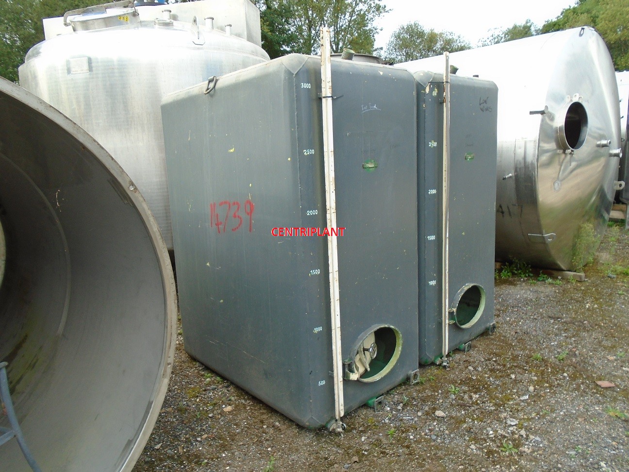 14739 - 3,000 LITRE STAINLESS STEEL TANKS