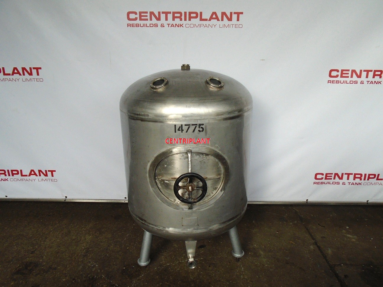 14775 - 810 LITRE STAINLESS STEEL TANK