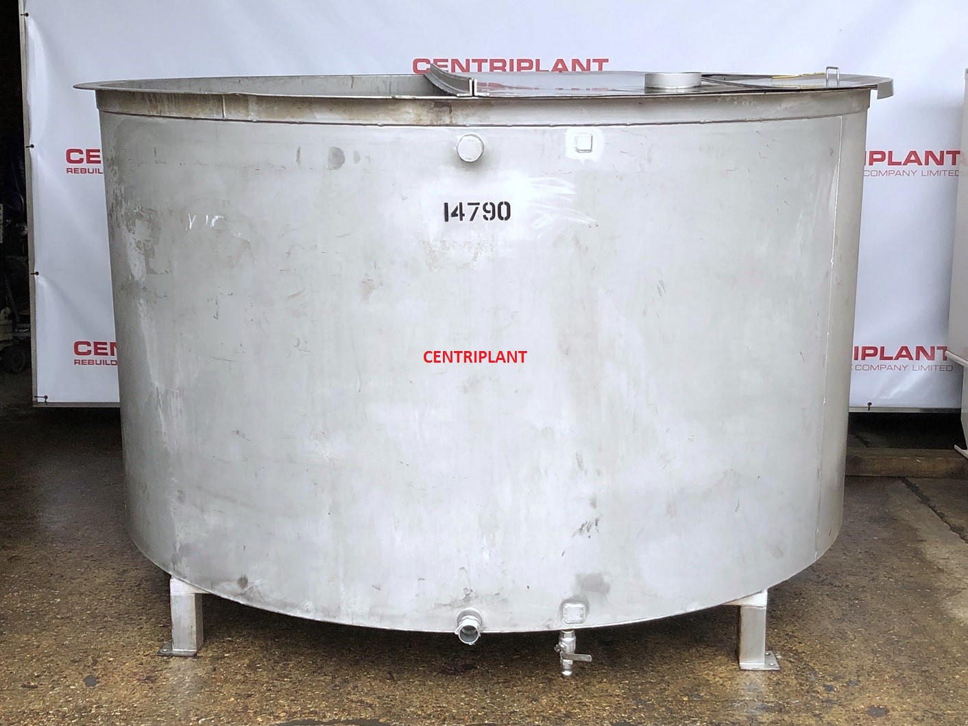 14790 - 7800 LITRE STAINLESS STEEL TANK
