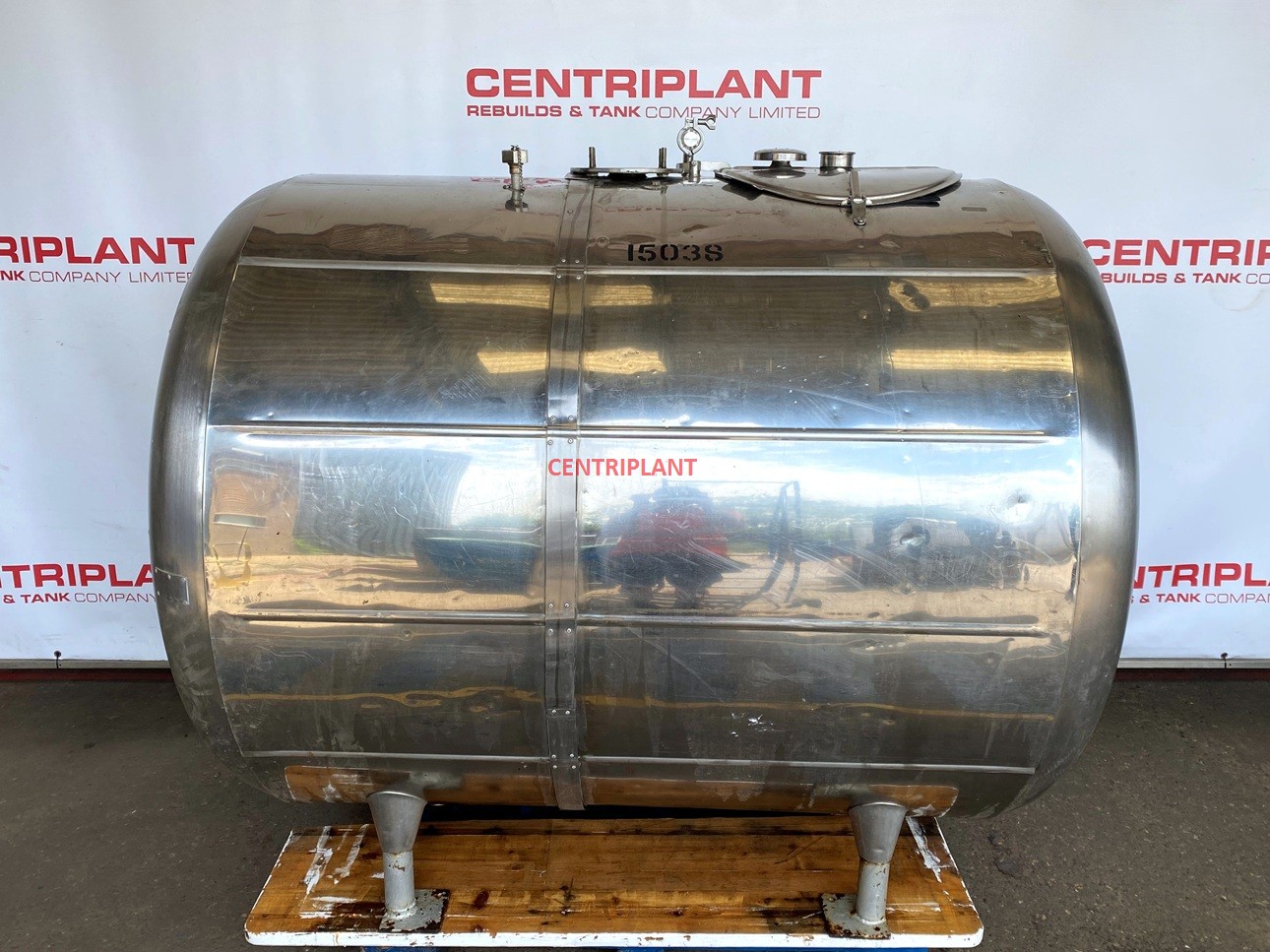 15038 - 2,150 LITRE INSULATED HORIZONTAL TANK