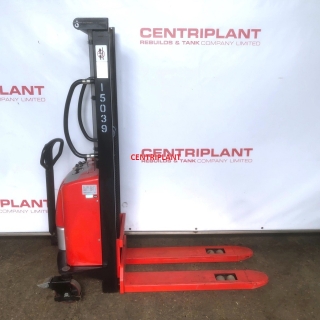 15039 - LOMART PALLET LIFTER TYPE: SPM 10. CAPACITY 1000KG