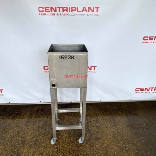 15238 - 122 LITRE STAINLESS STEEL HEADER TANK WITH FOUR BUTTERFLY VALVE OUTLETS