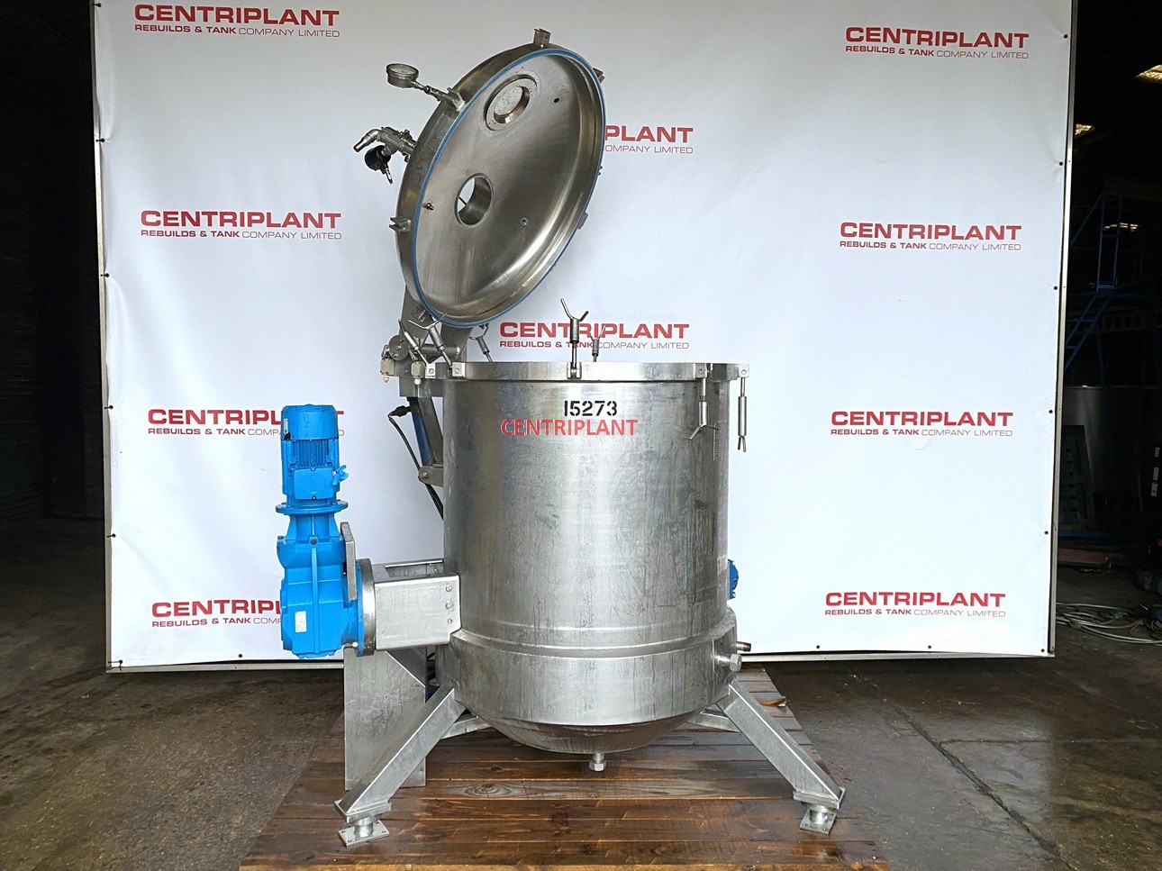 15273 - 750 LITRE GIUSTI STAINLESS STEEL STEAM JACKETED MIXING TANK 2.2KW