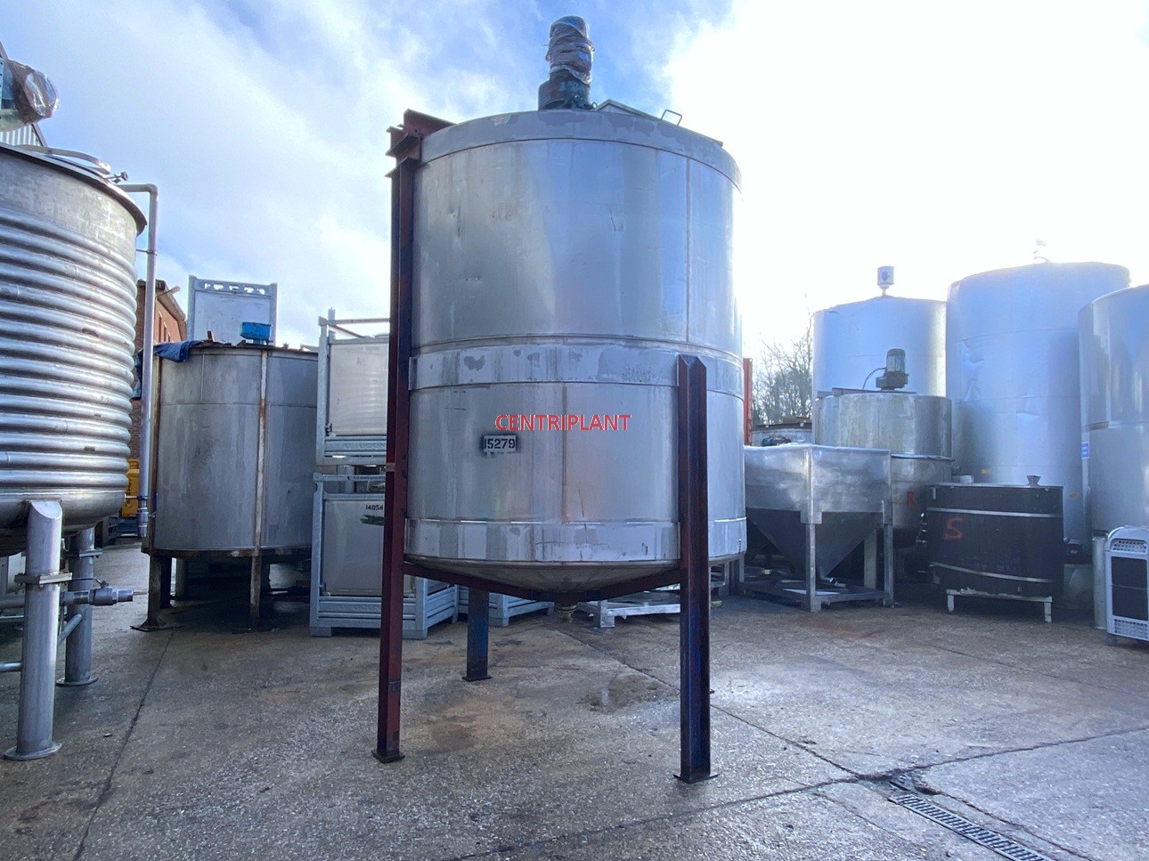 15279 - 11,500 LITRE STAINLESS STEEL VARIABLE SPEED MIXING TANK