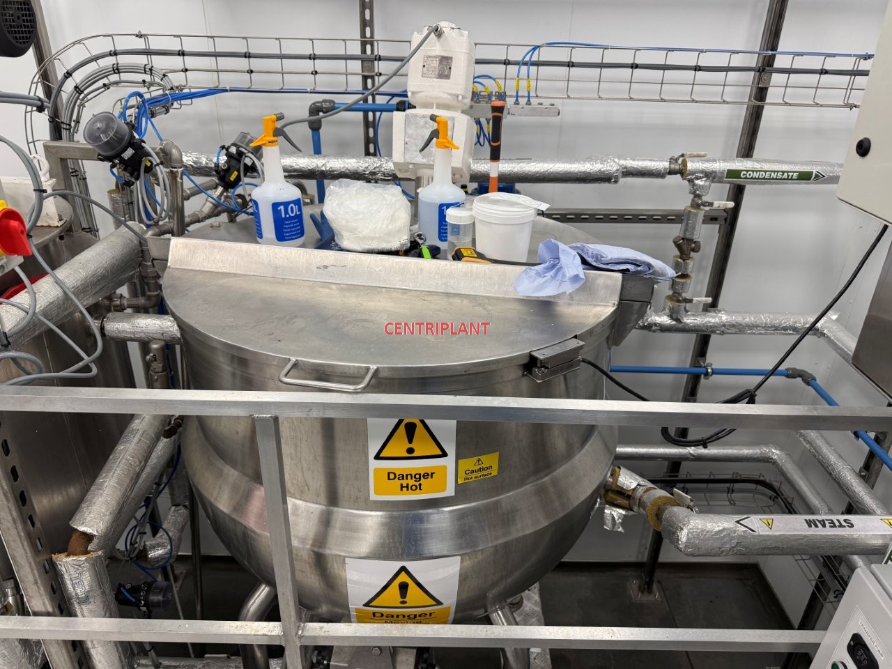 15346 - 200 LITRE STAINLESS STEEL STEAM JACKETED PAN WITH CLAMP ON STIRRER & HINGED LID