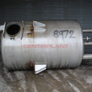 8972 - 5,000 LITRE VERTICAL STAINLESS STEEL TANKS, SIDE SUPPORT GUSSETS