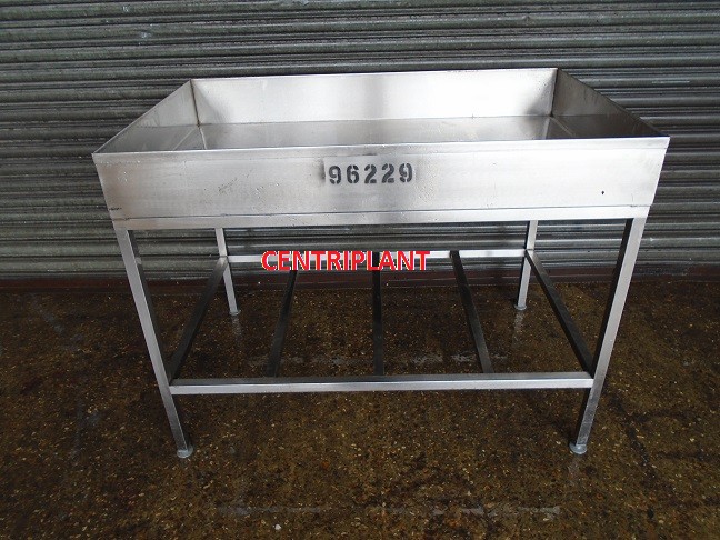 96229 - STAINLESS STEEL TABLE