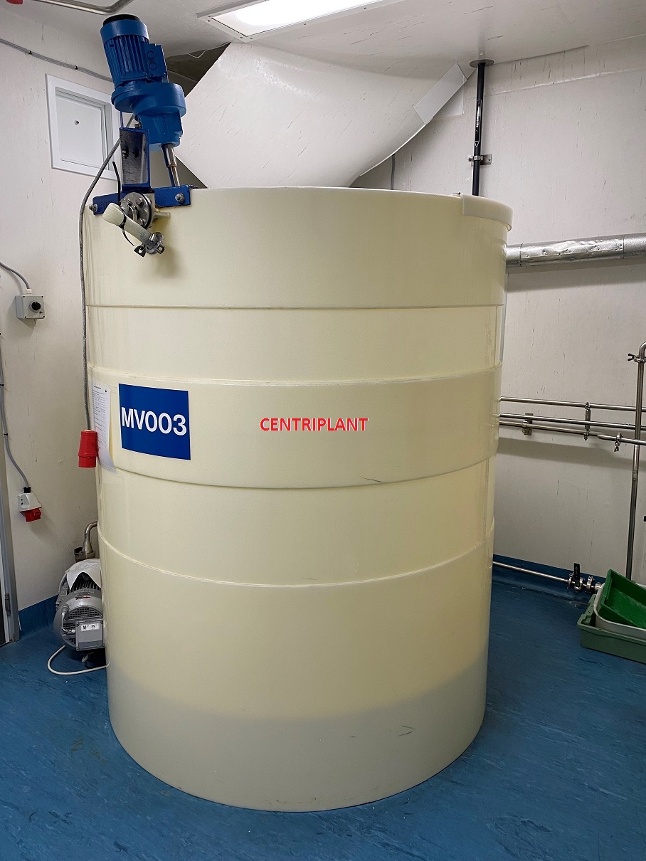 96270 - 3,000 PLASTIC MIXING TANK