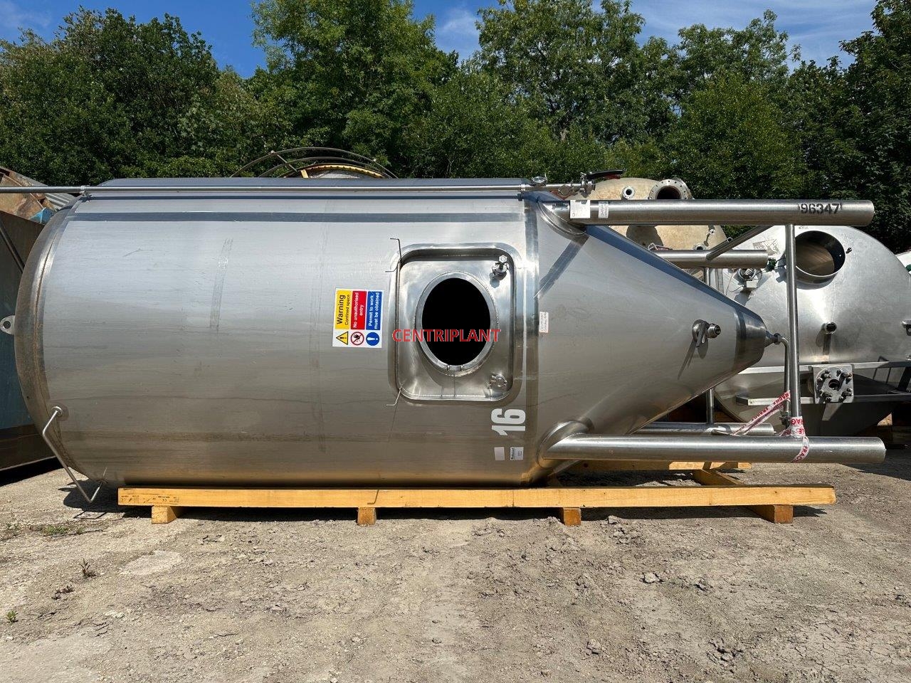 96347 - 9,300 LITRE STAINLESS STEEL CHILLED JACKETED PRESSURE TANKS