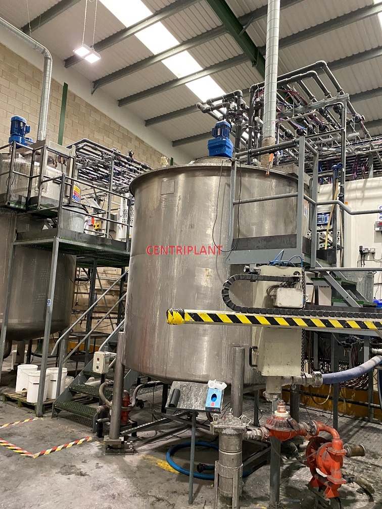 96394 - 8,200 LITRE STAINLESS STEEL MIXING TANK