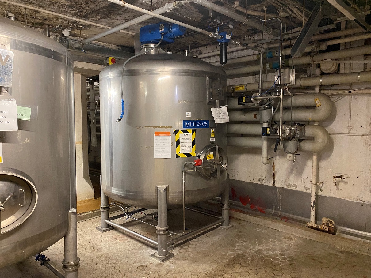96515 - 5,000 LITRE VERTICAL STAINLESS STEEL 316 MIXING TANK