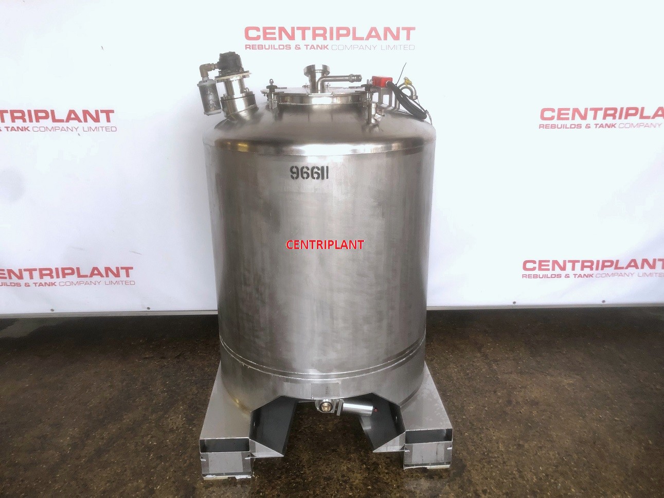 96611 - 1,000 LITRE STAINLESS STEEL PNEUMATIC MIXING TANK