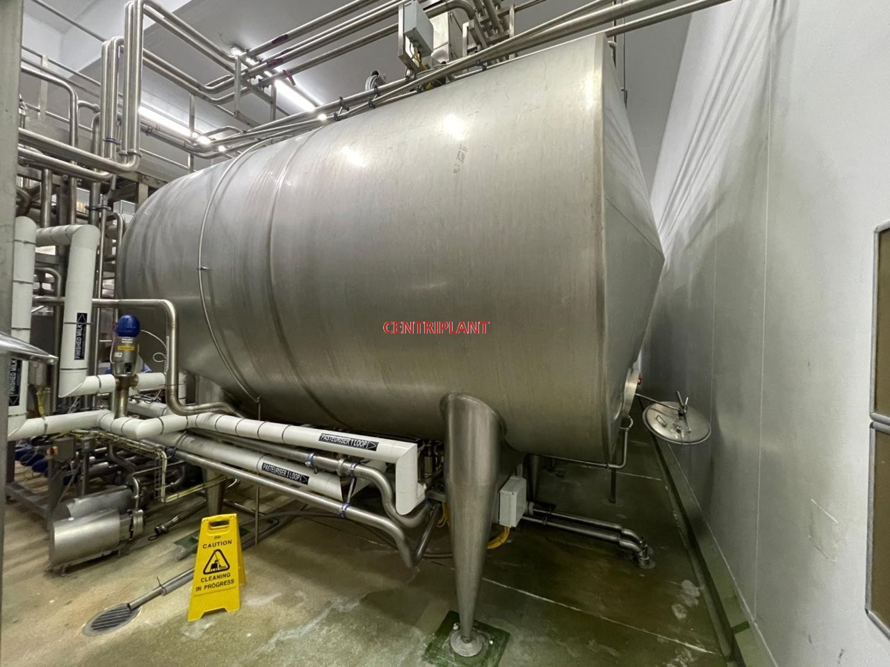 96688 - 26,500 LITRE HORIZONTAL STAINLESS STEEL TANK INSULATED AND CLAD WITH STAINLESS STEEL