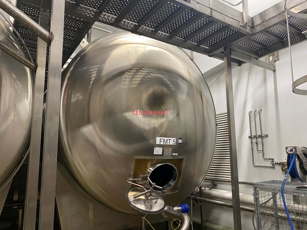 96692 - 28,000 LITRE HORIZONTAL STAINLESS STEEL TANK INSULATED AND CLAD WITH STAINLESS STEEL
