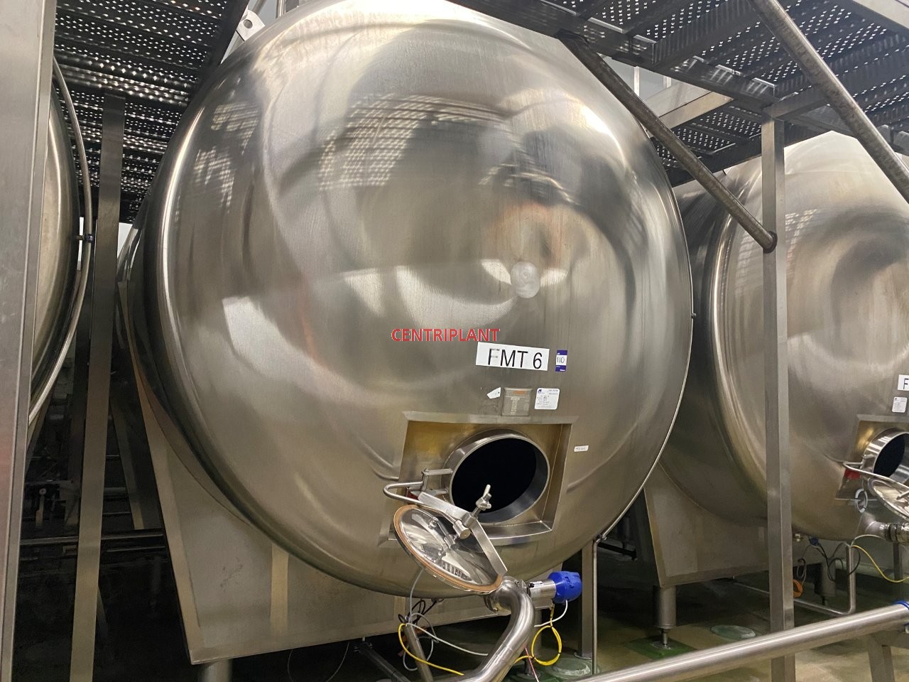 96693 - 28,000 LITRE HORIZONTAL STAINLESS STEEL TANK INSULATED AND CLAD WITH STAINLESS STEEL