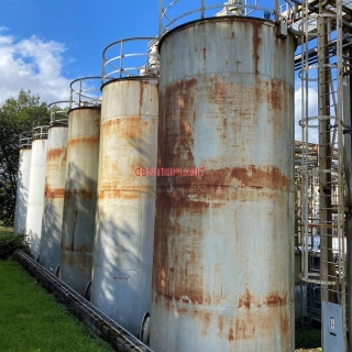 96705 - 28,000 LITRE VERTICAL MILD STEEL MIXING TANKS