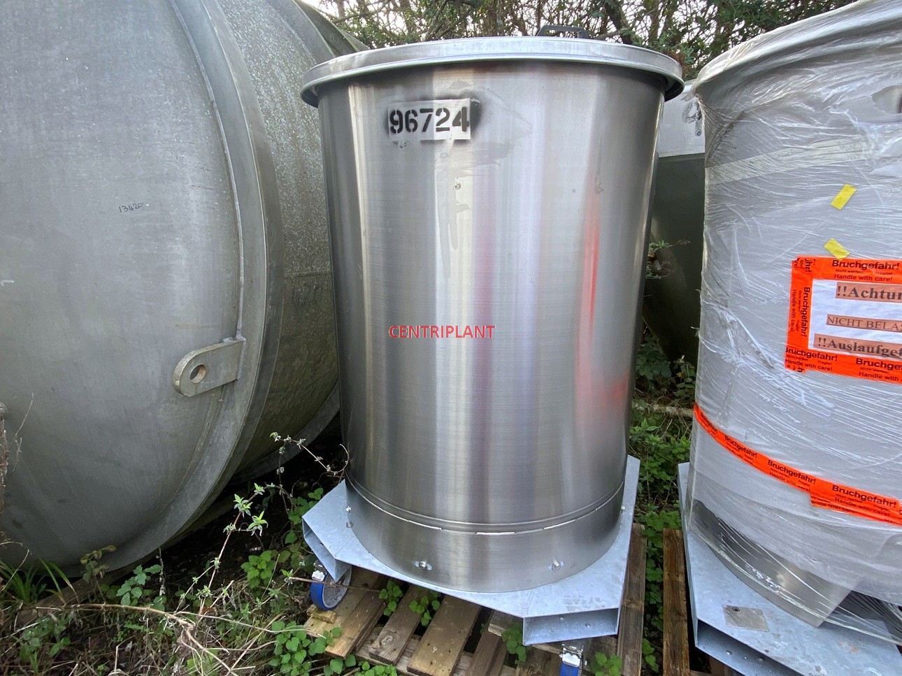 96724 - 1,250 LITRE STAINLESS STEEL TRANSPORT TANKS